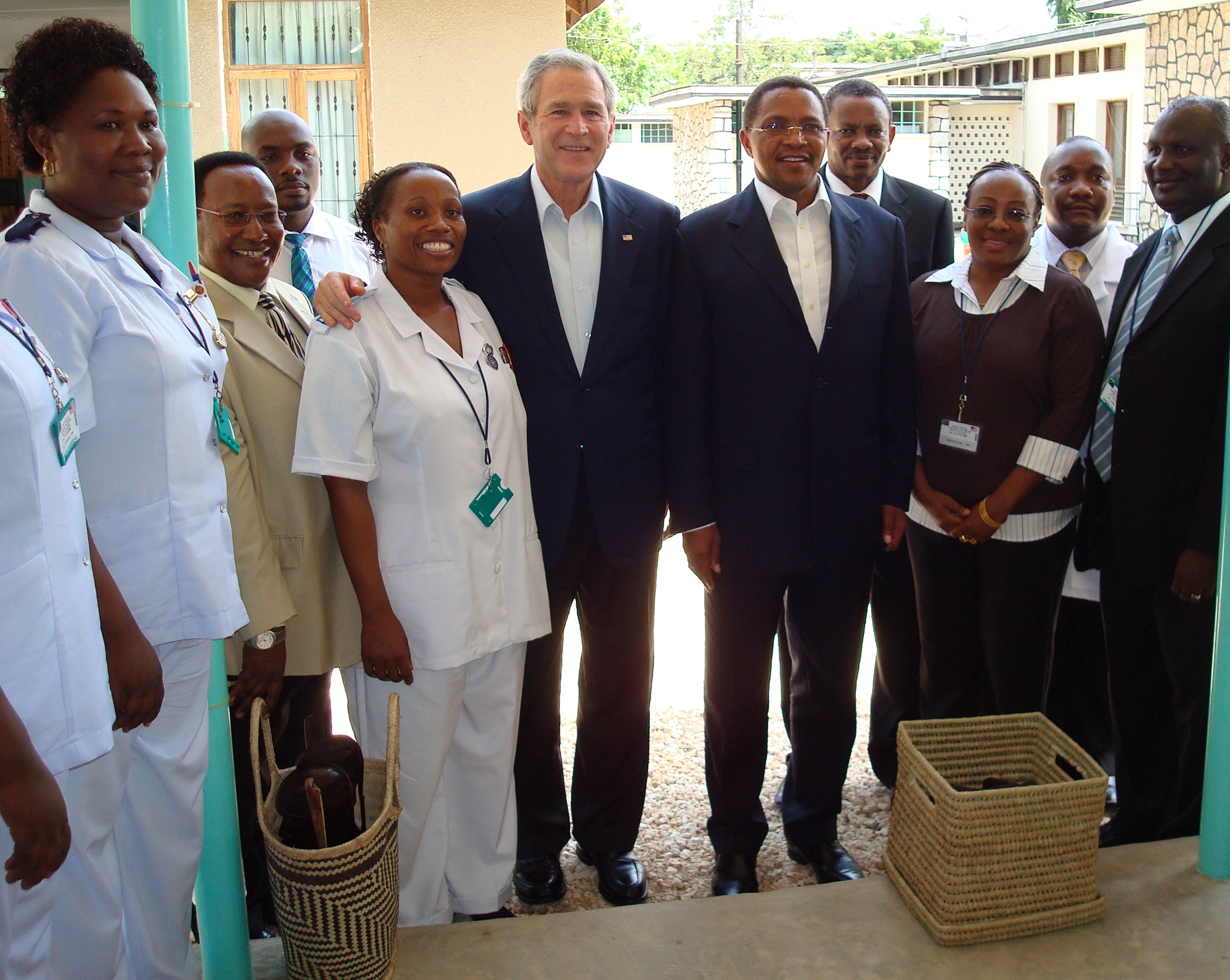  Rais George W. Bush  alipotembelea  Hospital ya Amana Mjini Dar es salaam wakati alipofanya ziara ya kikazi nchini Tanzania  Feb  17,2008